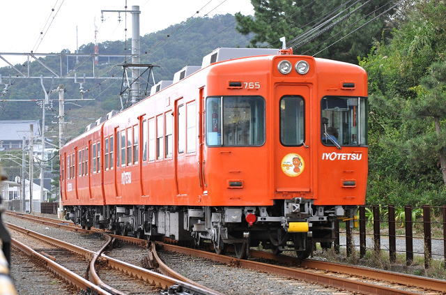 伊予鉄道の700系新塗装