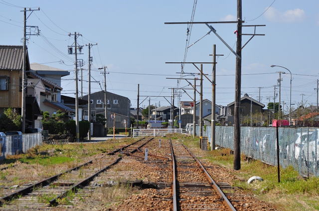 吉良吉田駅から旧・三河線方面を望む
