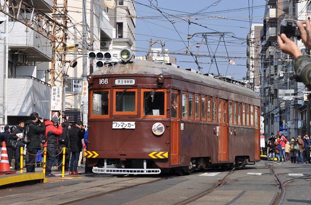 阪堺電車のモ161型である、１６６号