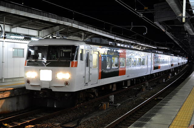 東海道線のムーンライトながらを名古屋駅にて撮影