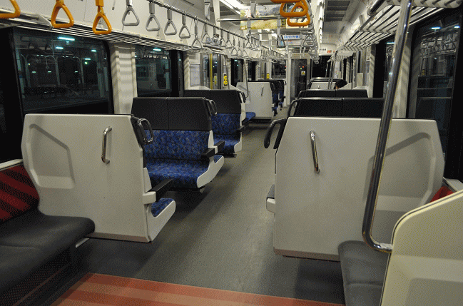 E721系電車の車内
