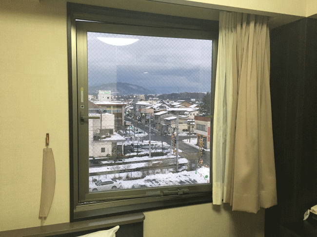 ちのステーションホテルの窓