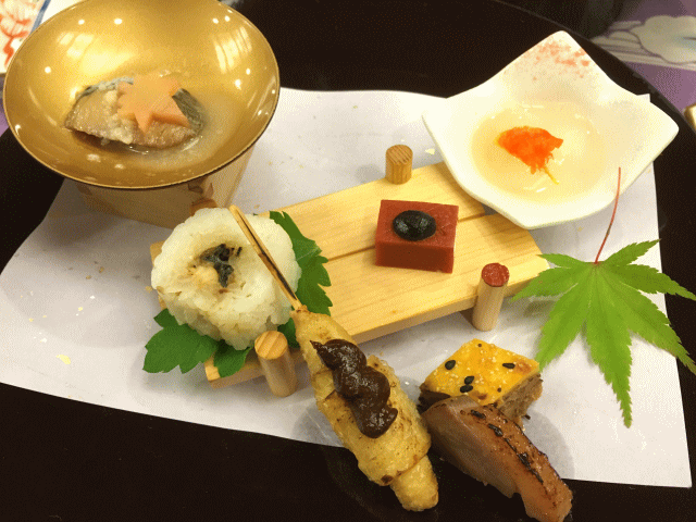 福島県の栄楽館の食事（夕食の焼八寸）