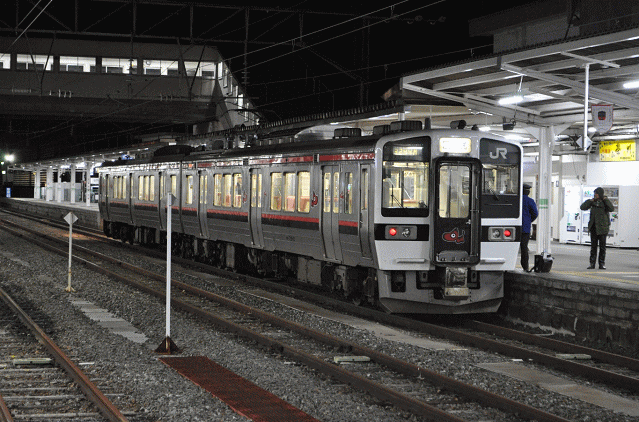 会津若松駅に到着した719系電車