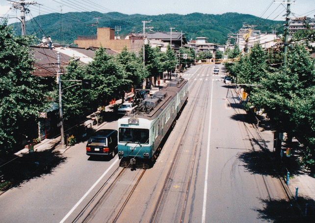 東山三条～蹴上間を走る京阪電車の６００形