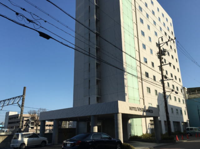 ホテルマイステイズ清水の外観と、東海道本線