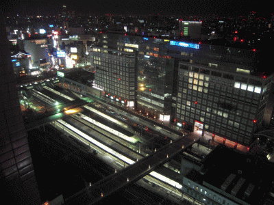 小田急ホテルセンチュリーサザンタワーの線路際と夜景