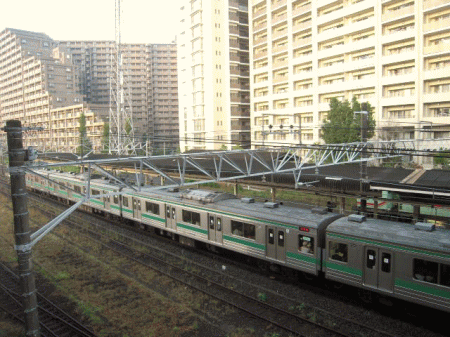 アパホテル東京板橋駅前からの鉄道の眺め（以前の205系電車の様子）