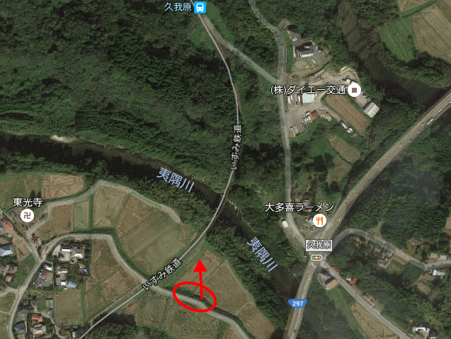 夷隅川鉄橋手前の築堤の撮影地（上から見た図）