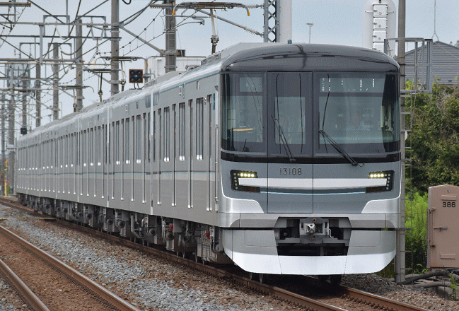 東武鉄道の日比谷線直通の東京メトロ13000系