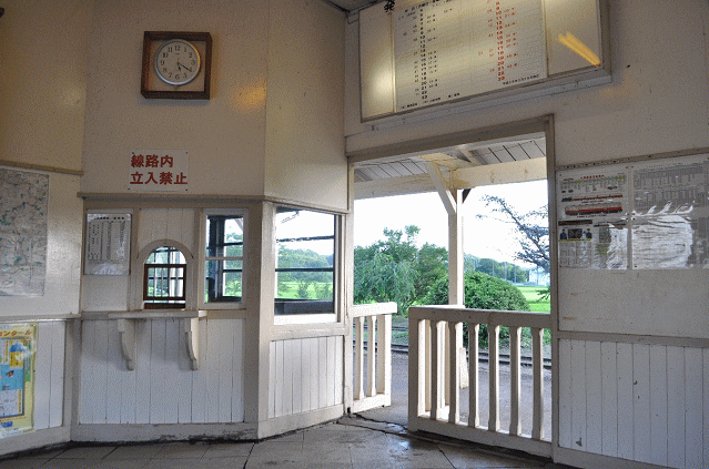 上総鶴舞駅の内部