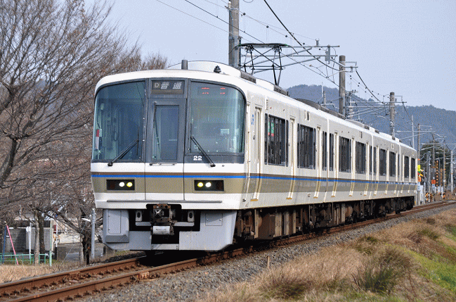 奈良線の221系普通電車（丹波橋駅付近の撮影地）