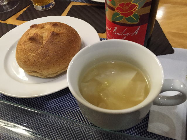 おれんじ食堂・クルージングディナーコース（3便）のパンとスープ