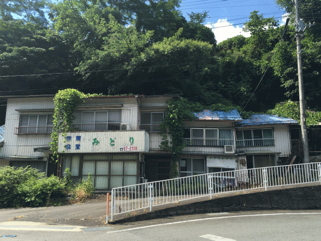 わたらせ渓谷鉄道・神戸駅前にあった休止した旅館