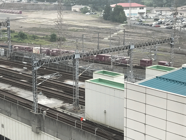 ホテルルートイン盛岡駅前から見た貨物列車