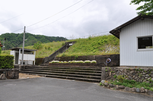 石見都賀駅の外観