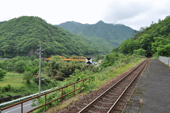 三江線の石見松原駅ホームから見た風景