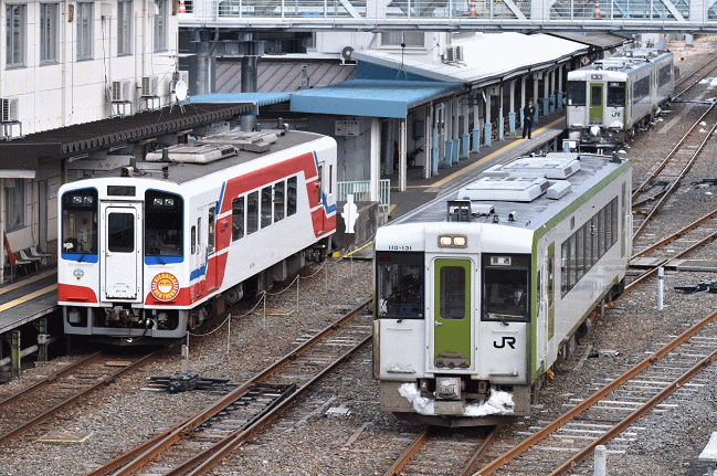 宮古駅とJR線、三陸鉄道