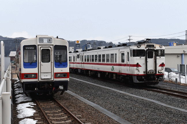三陸鉄道36形と、JR八戸線のキハ40の組み合わせ