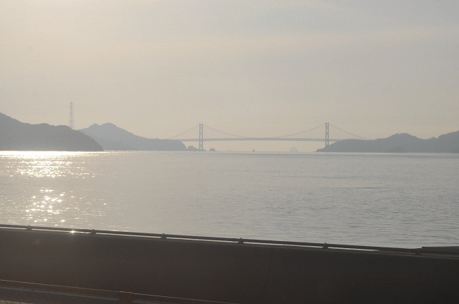 山陽本線から見える因島大橋