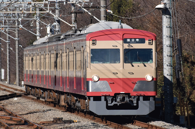 萩山駅ホーム先端から、萩山駅に到着する赤電を撮影