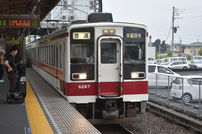 栗橋駅の東武鉄道6050系