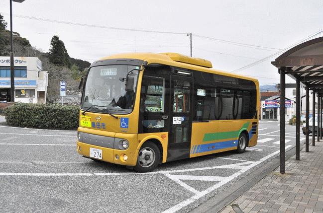 金谷駅に到着した島田市のコミュニティバス