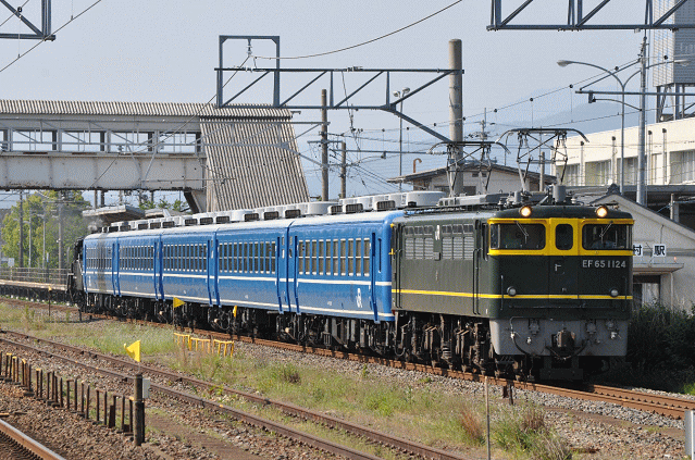 EF65 1124トワイライト色牽引のSL北びわこ号の回送列車