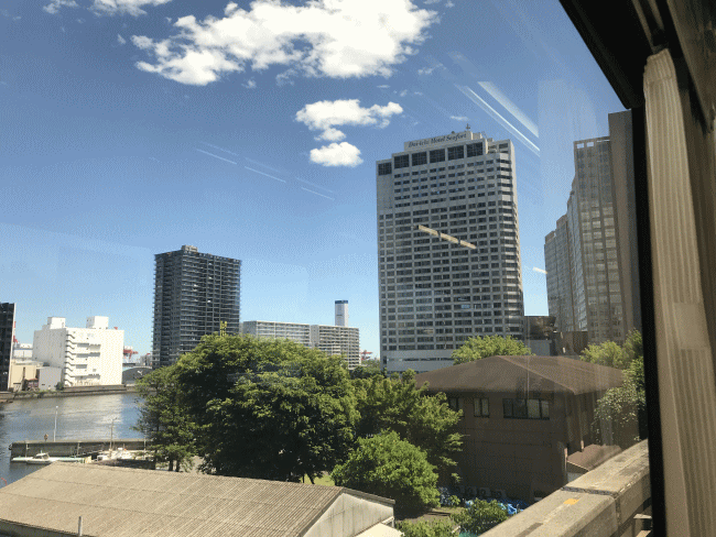 東京モノレールから見た第一ホテル東京シーフォート