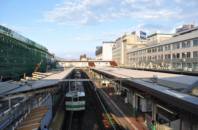 高架化工事中の新潟駅の地平ホーム
