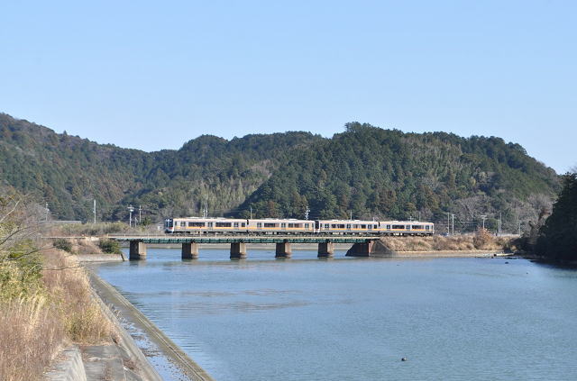 参宮線の松下駅付近の鉄橋