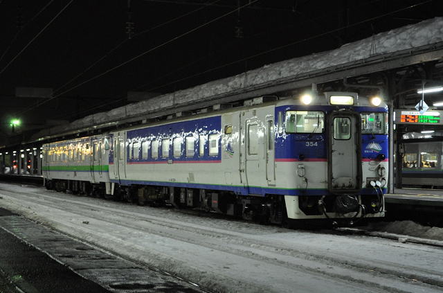 岩見沢駅に到着した室蘭本線普通列車のキハ40