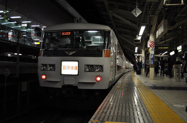東京駅に到着した快速「ムーンライトながら」