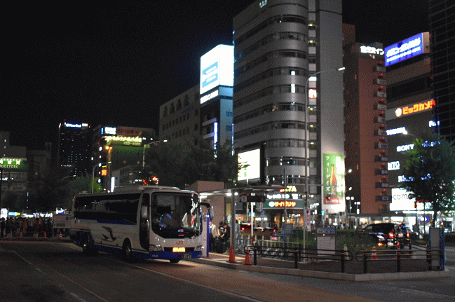 名古屋駅新幹線口から発車する金沢行夜行バス「北陸ドリーム名古屋号」