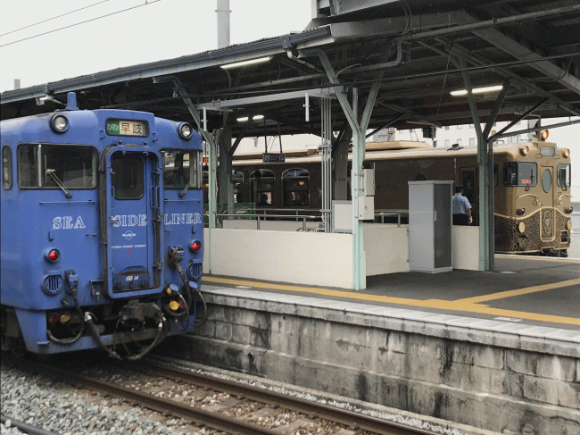 諫早駅に停車中の或る列車