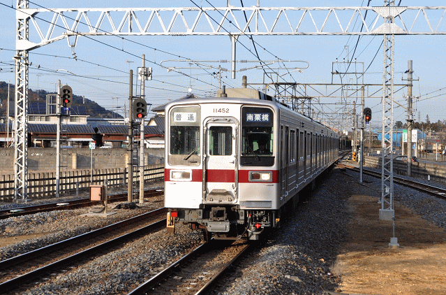 新大平下駅に到着する普通列車