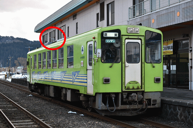 阿仁前田駅に到着した列車を撮影