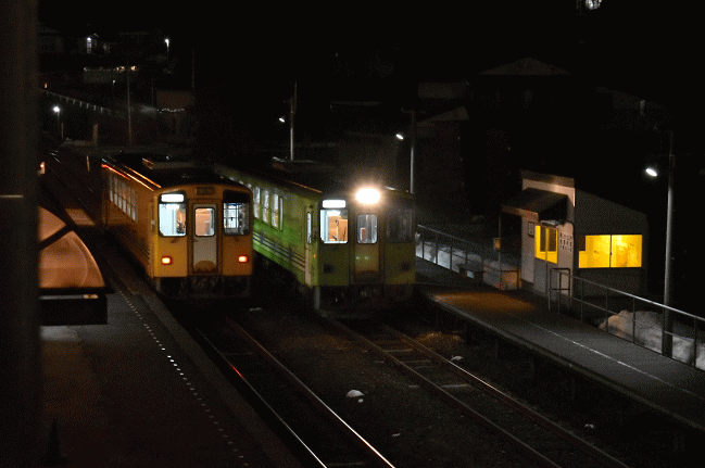 阿仁前田駅で秋田内陸縦貫鉄道の列車の撮影（夜間）
