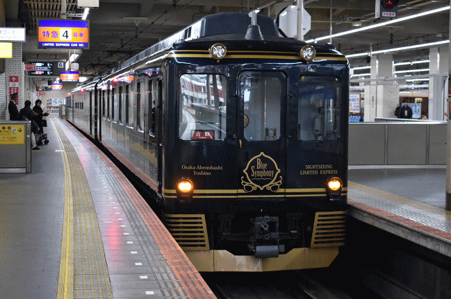 大阪阿部野橋駅6番線ホームにて発車を待つ16200系特急「青の交響曲」