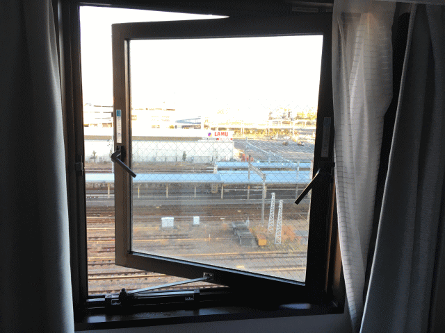 アパホテル大垣駅前の窓