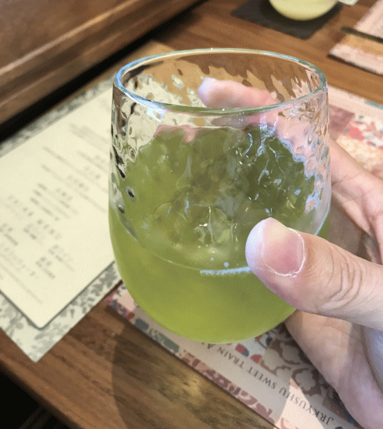 冷たい緑茶（或る列車）