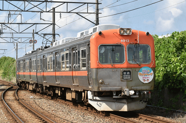三ツ屋駅に到着する北陸鉄道浅野川線