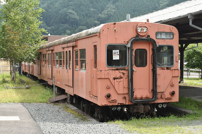 タラコ色のキハ30系（足尾駅）