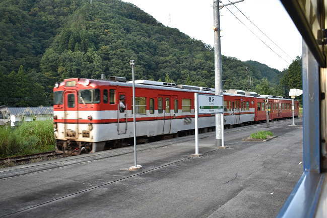 復刻首都圏色と新新潟色の新津運輸区のキハ47系