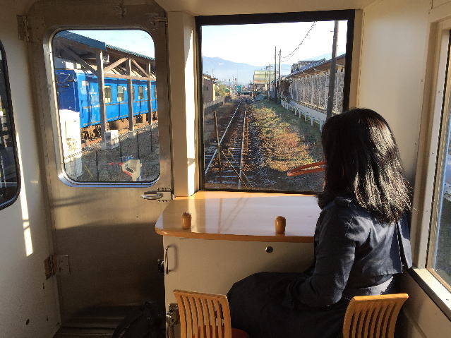 くま川鉄道から見る、ブルートレインたらぎ