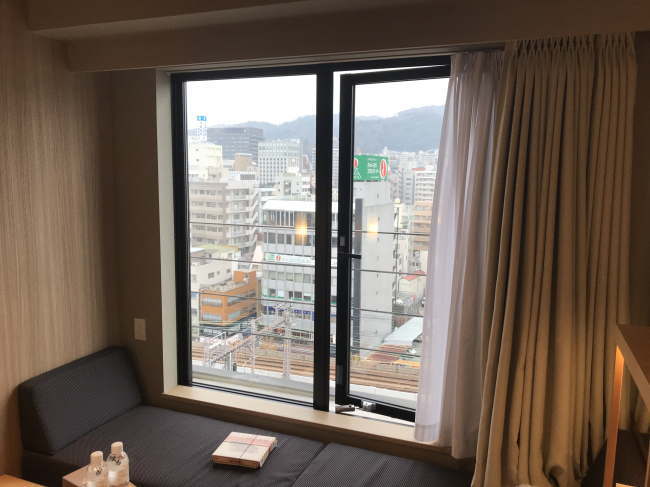 カンデオホテルズ神戸トアロードの窓の様子