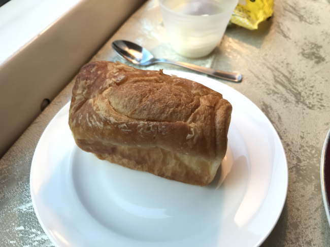 洋色コースの朝食のパン（カシオペア紀行）