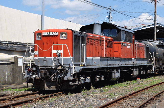 四日市の臨港線のDD51セメント貨物列車