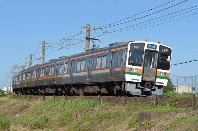 白鳥信号場の永和駅寄りの撮影地より211系電車を撮影