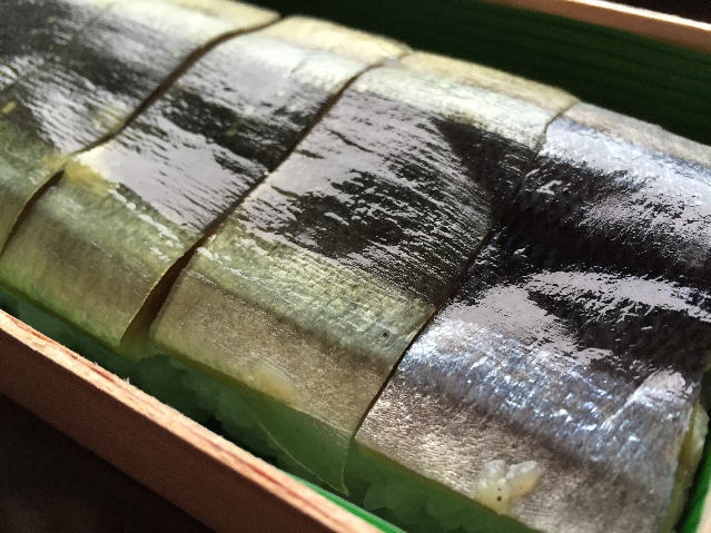 さんま寿司（和歌山水了軒）のサンマの拡大写真